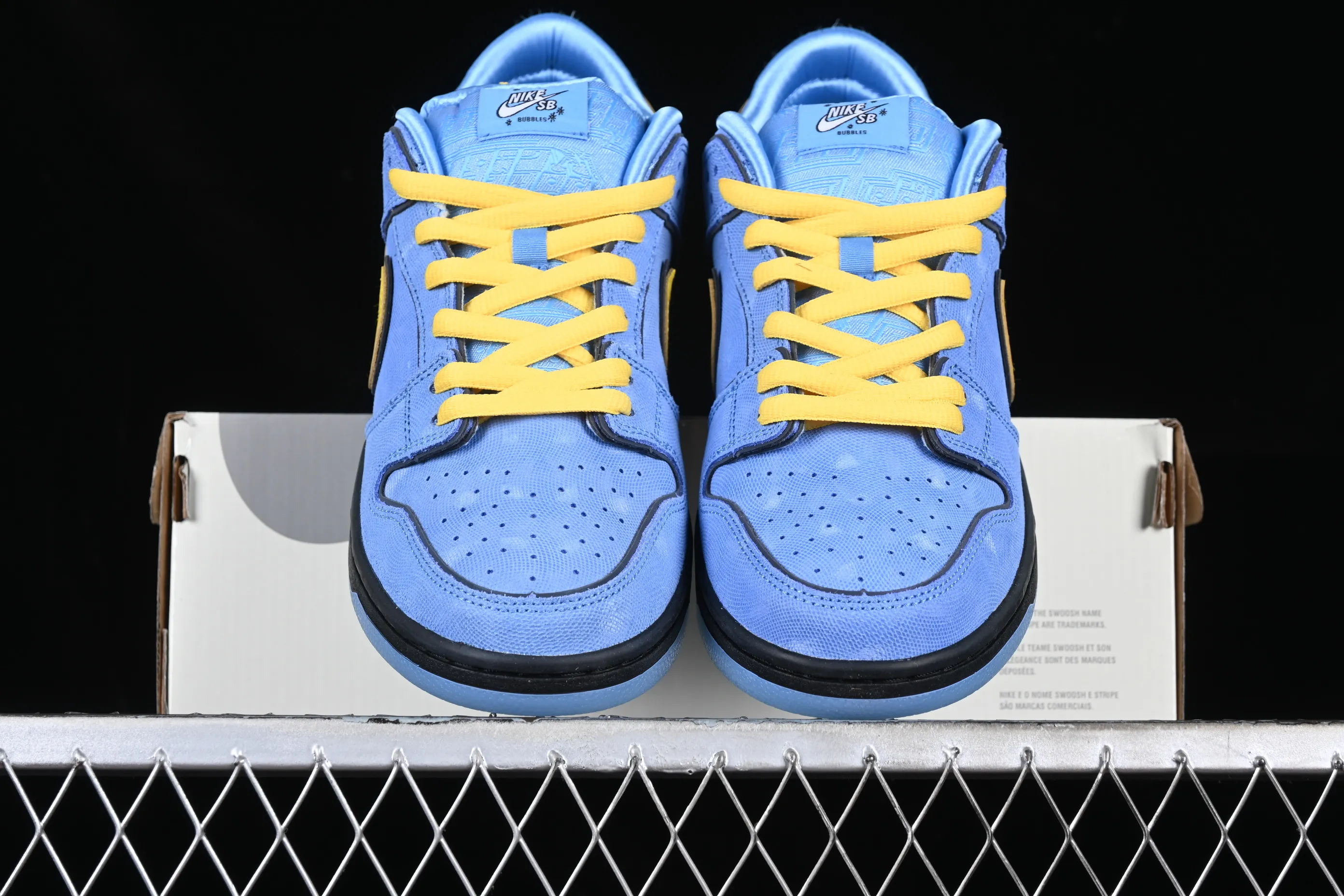 All Categories Nk SB Dunk Series Nk SB Dunk Low Low-top sneakers J version The Powerpuff Girls x Nk SB Dunk Low Powerpuff Girls joint model Low-top casual sneakers FZ8320-400